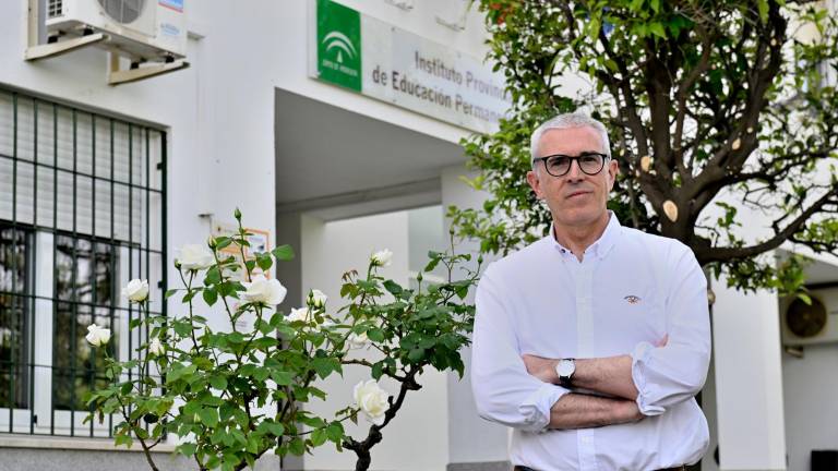 Emilio Lara, en el Instituto Provincial de Educación Permanente. / Fotografías Juande Ortiz / Diario JAÉN. 