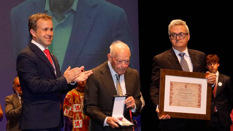 Una noche histórica de reconocimiento y orgullo a un jiennense singular, en imágenes Una noche histórica de reconocimiento y orgullo a un jiennense singular, en imágenes