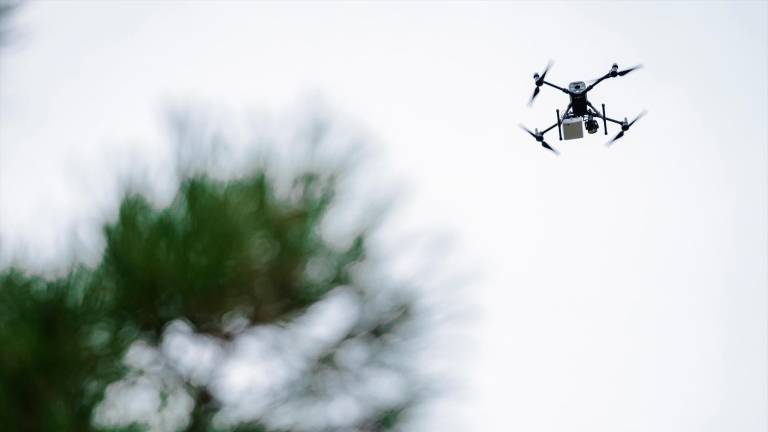 Abortan el intento de meter droga y móviles en la cárcel de Morón con un dron Abortan el intento de meter droga y móviles en la cárcel de Morón con un dron