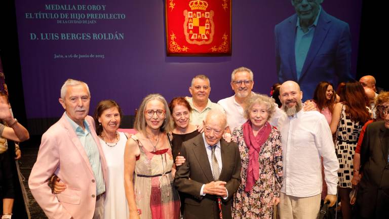 Una noche histórica de reconocimiento y orgullo a un jiennense singular, en imágenes Una noche histórica de reconocimiento y orgullo a un jiennense singular, en imágenes