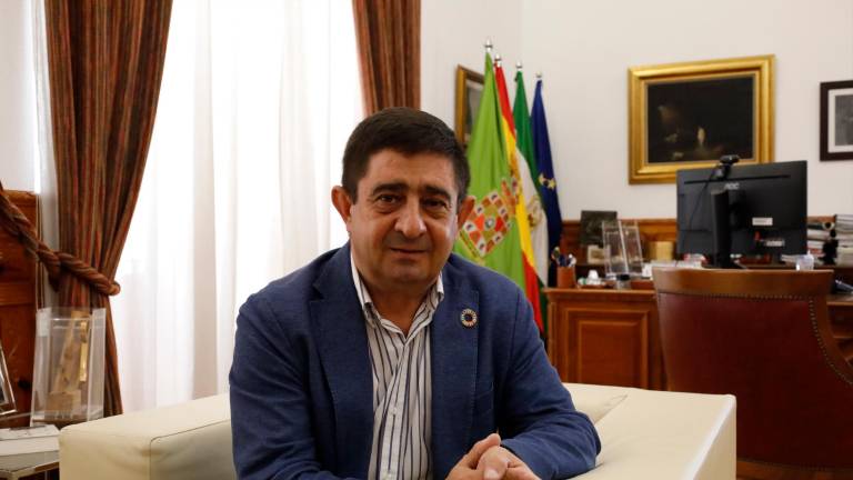 Francisco Reyes: “Una vía de ferrocarril no se compra en la tienda de barrio” Francisco Reyes: “Una vía de ferrocarril no se compra en la tienda de barrio”