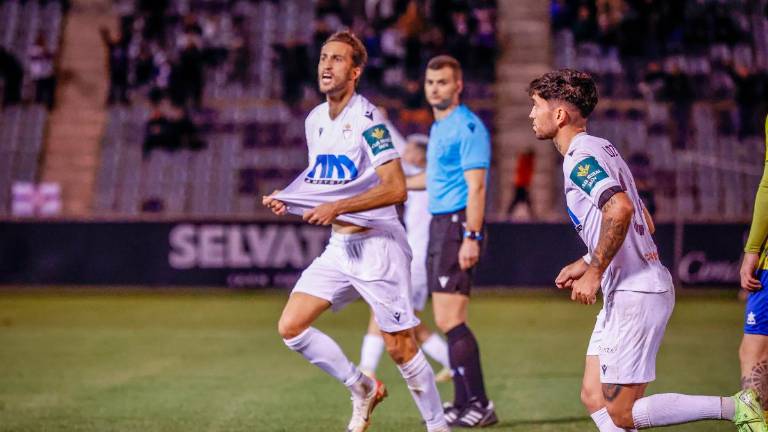 El Real Jaén se trabaja el triunfo ante el Huétor Tájar y merece más goles en La Victoria (3-2) El Real Jaén se trabaja el triunfo ante el Huétor Tájar y merece más goles en La Victoria (3-2)