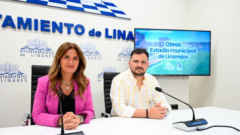 La empresa acelera el ritmo en la obra del estadio de Linarejos La empresa acelera el ritmo en la obra del estadio de Linarejos