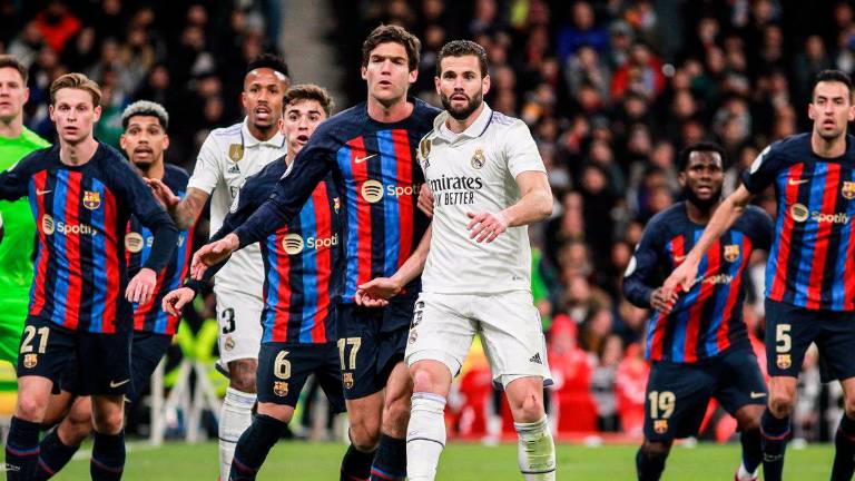 Barça y Madrid disputan un Clásico vestido de juez Barça y Madrid disputan un Clásico vestido de juez