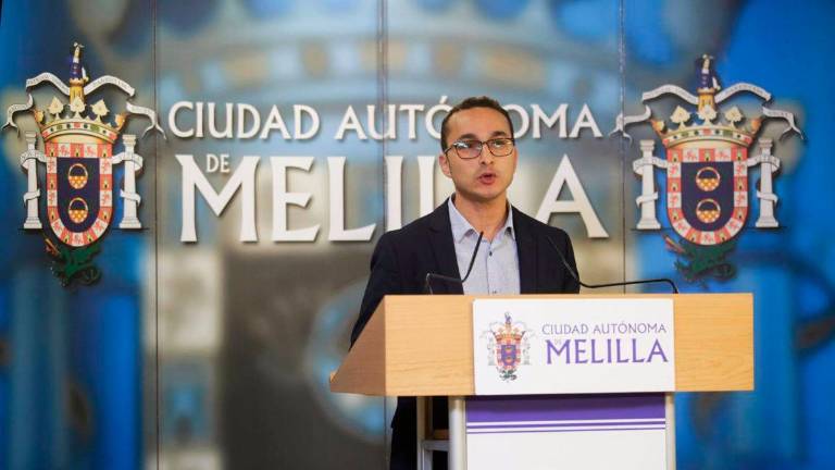 El presidente de Melilla cesa al consejero de su Gobierno detenido por la supuesta compra de votos El presidente de Melilla cesa al consejero de su Gobierno detenido por la supuesta compra de votos