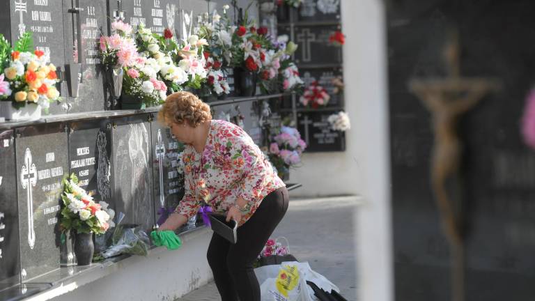 Visita de culto a los seres queridos Visita de culto a los seres queridos