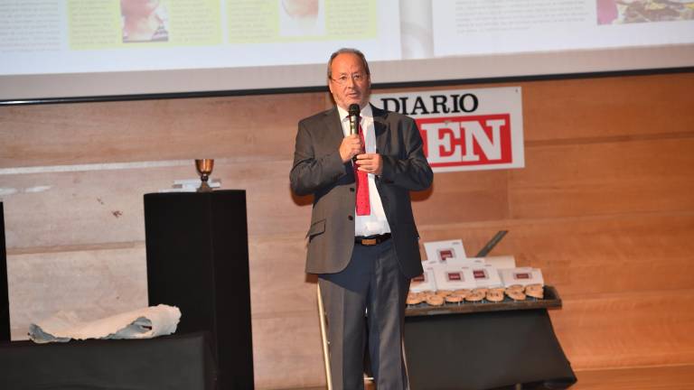 Una presentación con Julio Millán a rebosar de cariño y amigos Una presentación con Julio Millán a rebosar de cariño y amigos