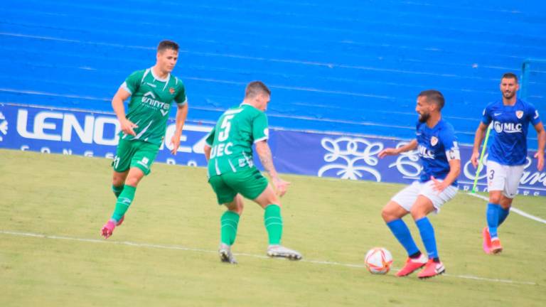 El Linares Deportivo sufre un correctivo del Cornellà (0-3) El Linares Deportivo sufre un correctivo del Cornellà (0-3)