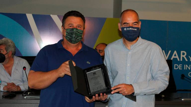Juan Pedro Agüera recoge Premio Internacional de Relato Corto sobre Olivar de Másquecuentos