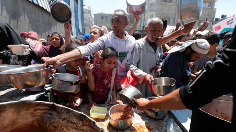 Israel permite la entrada de ayuda humanitaria en Gaza después de once semanas Israel permite la entrada de ayuda humanitaria en Gaza después de once semanas