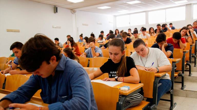 Los alumnos andaluces ya pueden consultar los modelos de exámenes de la PEvAU 2025 Los alumnos andaluces ya pueden consultar los modelos de exámenes de la PEvAU 2025