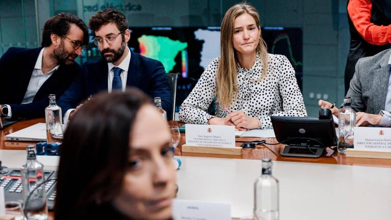 El Gobierno pone en marcha dos grupos para analizar las causas del apagón El Gobierno pone en marcha dos grupos para analizar las causas del apagón