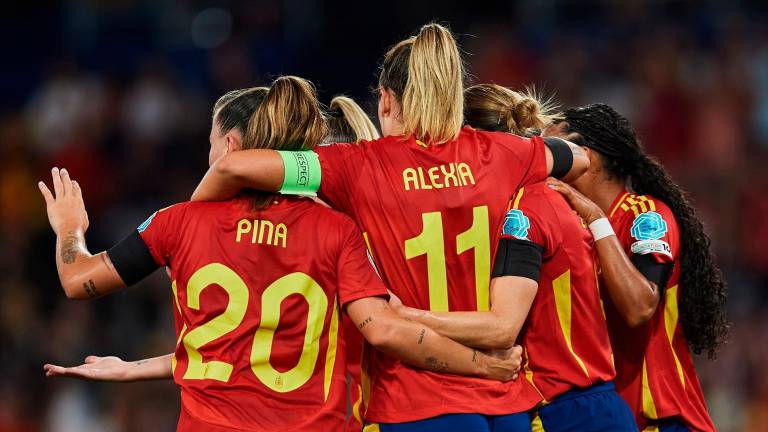 España comienza con buen pie la Eurocopa tras vencer a Portugal (5-0) España comienza con buen pie la Eurocopa tras vencer a Portugal (5-0)
