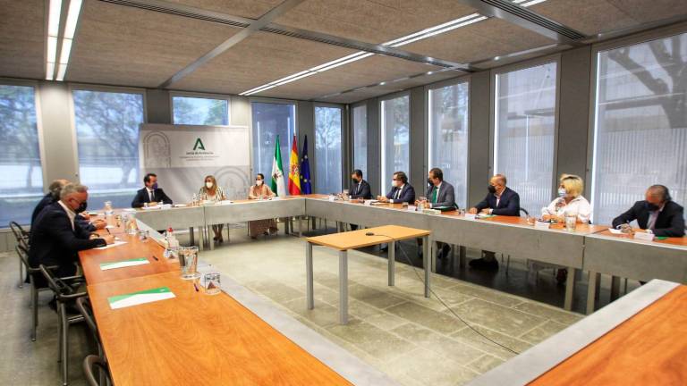 Marifrán Carazo ratifica ante colectivos de Jaén el “compromiso firme” de la Junta con el tranvía Marifrán Carazo ratifica ante colectivos de Jaén el “compromiso firme” de la Junta con el tranvía