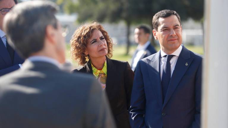 El PP mantendría su mayoría absoluta en el Parlamento andaluz y el PSOE bajaría de los 30 escaños El PP mantendría su mayoría absoluta en el Parlamento andaluz y el PSOE bajaría de los 30 escaños