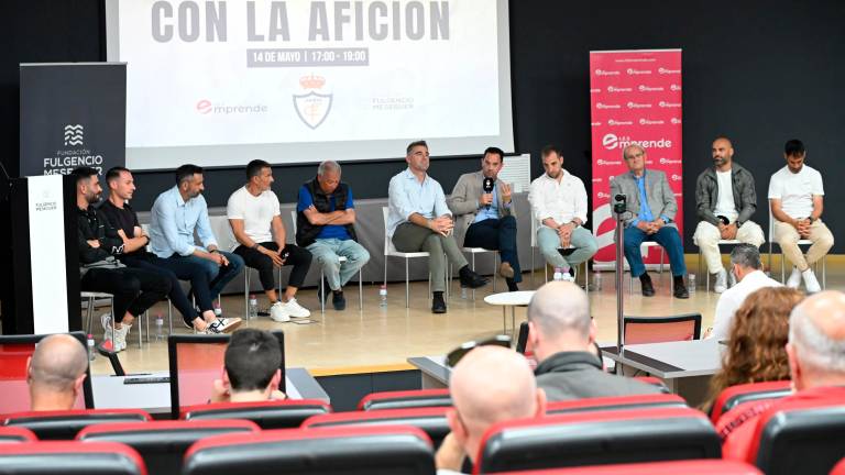 El Real Jaén se encuentra con su afición antes del desafío más importante de la temporada El Real Jaén se encuentra con su afición antes del desafío más importante de la temporada