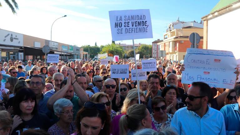 Multitudinaria manifestación contra el “desmantelamiento” del Hospital del Andújar Multitudinaria manifestación contra el “desmantelamiento” del Hospital del Andújar