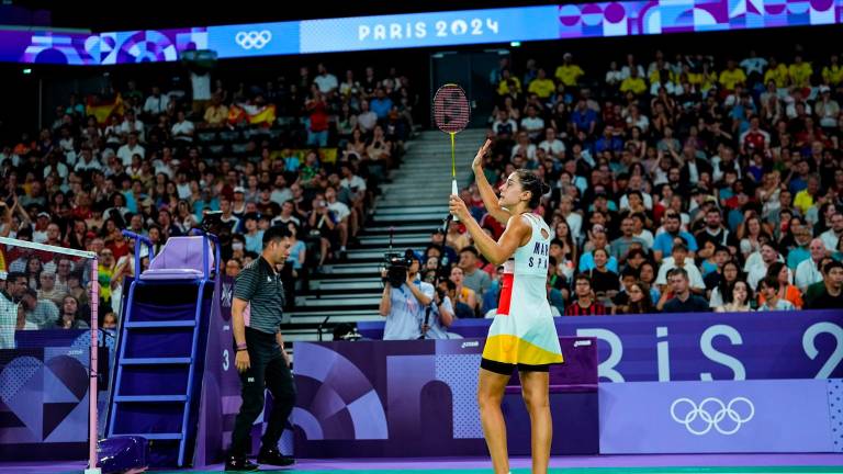 Carolina Marín avanza a cuartos en bádminton tras ganar un duro e intenso duelo a la estadounidense Zhang Carolina Marín avanza a cuartos en bádminton tras ganar un duro e intenso duelo a la estadounidense Zhang