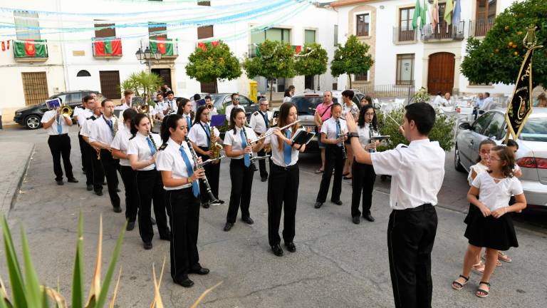 Un Pasacalles de lo más tradicional en Cárchel y Carchelejo Un Pasacalles de lo más tradicional en Cárchel y Carchelejo