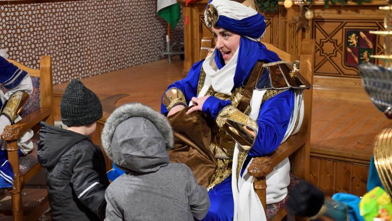 Los carteros reales recogen los deseos de los niños jiennenses Los carteros reales recogen los deseos de los niños jiennenses