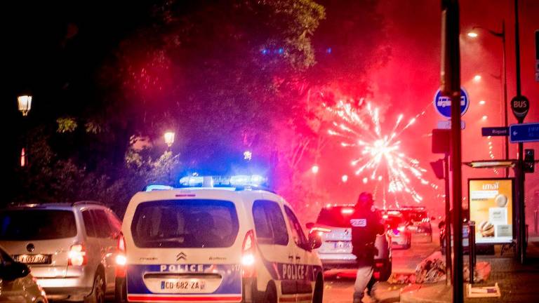 Francia no descarta el estado de emergencia para restablecer el orden tras las protestas Francia no descarta el estado de emergencia para restablecer el orden tras las protestas