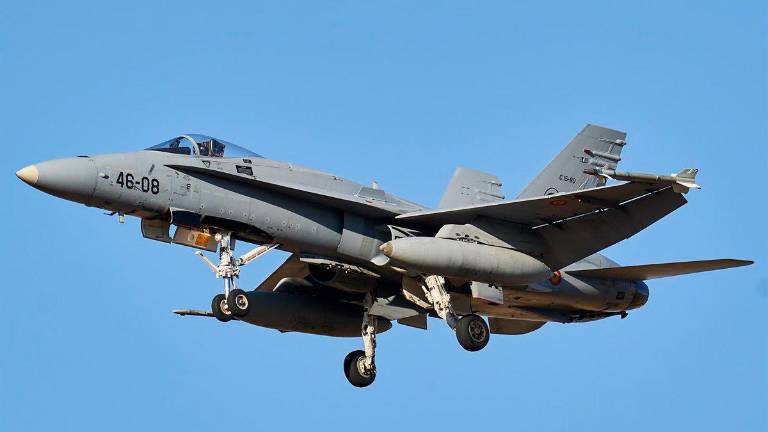 Se estrella un F-18 en la base aérea de Zaragoza y el piloto consiguió eyectarse Se estrella un F-18 en la base aérea de Zaragoza y el piloto consiguió eyectarse
