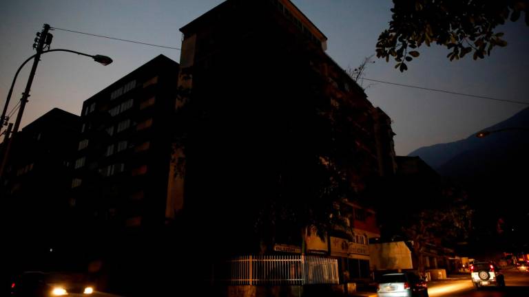 Un apagón deja sin servicio de luz a toda Argentina y a Uruguay Un apagón deja sin servicio de luz a toda Argentina y a Uruguay