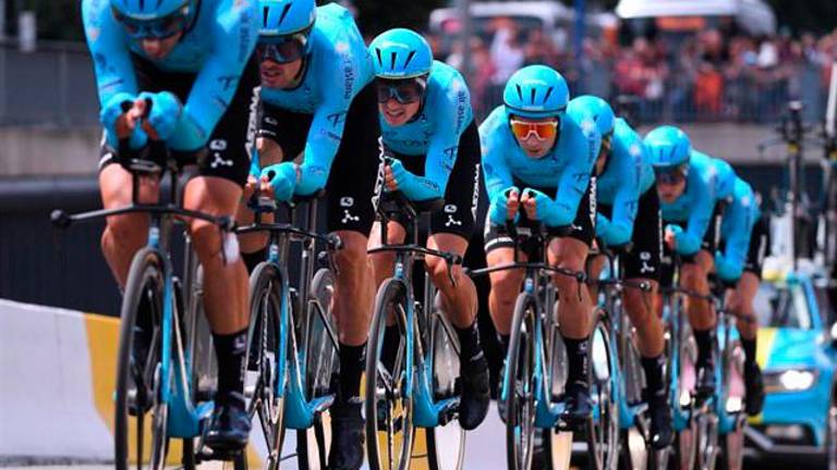 El equipo Astana se adjudica la primera etapa de La Vuelta El equipo Astana se adjudica la primera etapa de La Vuelta