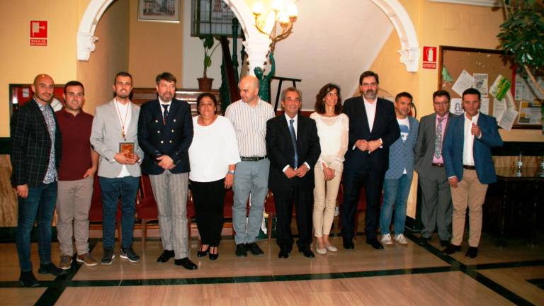 Medalla de Oro para dos grandes instituciones Medalla de Oro para dos grandes instituciones
