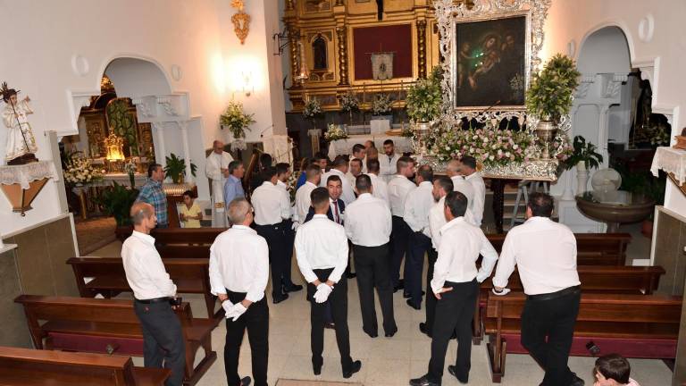 La Virgen de Belén desfila radiante tras ser restaurada La Virgen de Belén desfila radiante tras ser restaurada