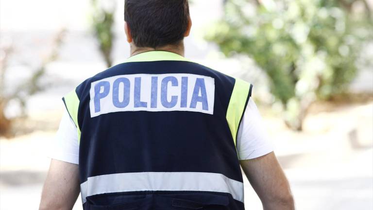 Desarticulada una organización que distribuía billetes falsos de 100 euros en Barcelona Desarticulada una organización que distribuía billetes falsos de 100 euros en Barcelona