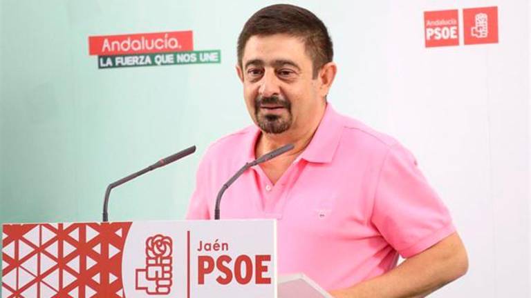 El PSOE-A ve a Moreno incapacitado para ser presidente y con un gobierno al que le saltan las costuras por todos lados El PSOE-A ve a Moreno incapacitado para ser presidente y con un gobierno al que le saltan las costuras por todos lados