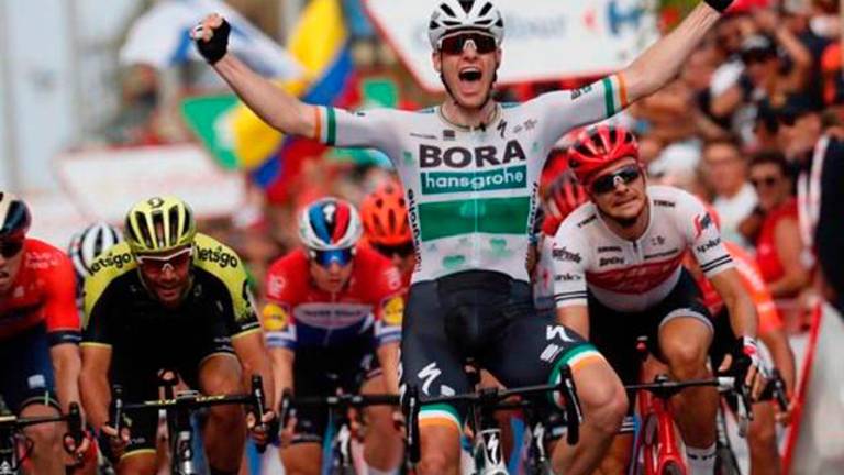 Bennett se estrena en La Vuelta con un claro triunfo Bennett se estrena en La Vuelta con un claro triunfo