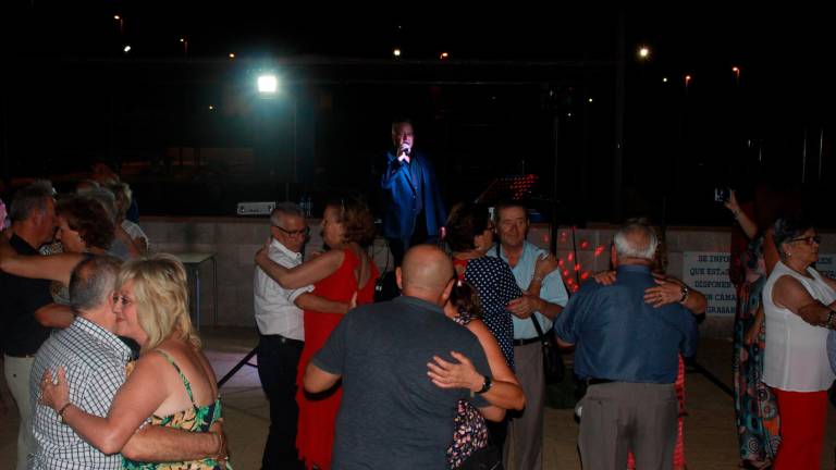 Servido en bandeja el baile para los mayores Servido en bandeja el baile para los mayores