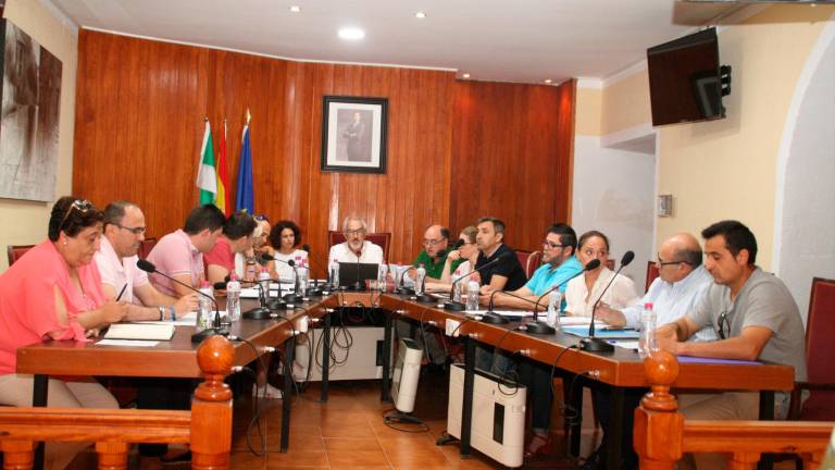 PSOE e IPVA hacen valer su mayoría en el primer pleno PSOE e IPVA hacen valer su mayoría en el primer pleno