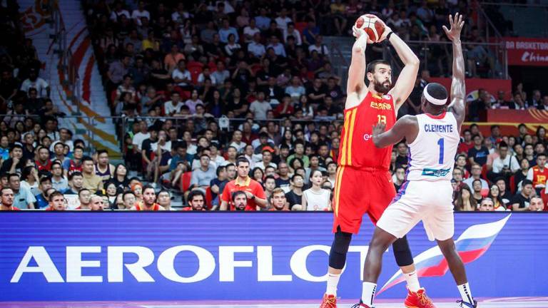 España sufre para lograr ser primera de grupo España sufre para lograr ser primera de grupo
