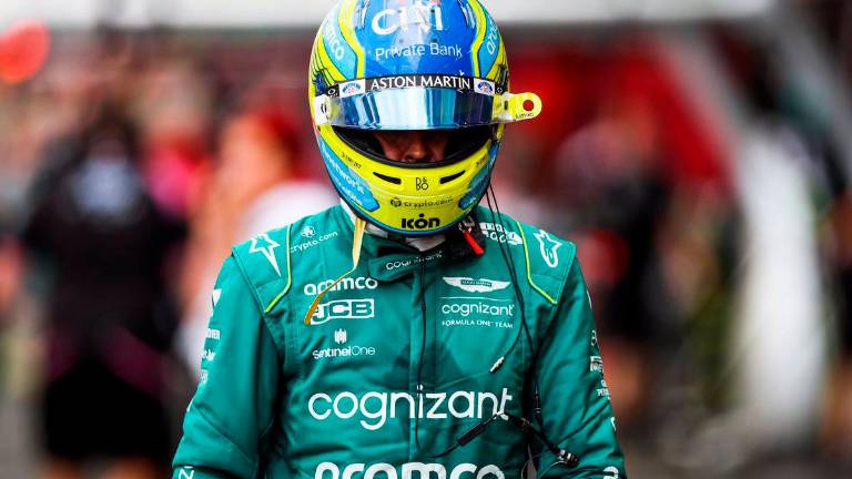 Fernando Alonso exprime el Aston Martin para salir segundo en Yeda Fernando Alonso exprime el Aston Martin para salir segundo en Yeda