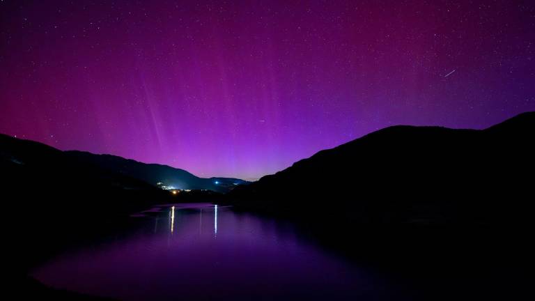 Un cielo teñido de auroras boreales visible en distintos puntos de España Un cielo teñido de auroras boreales visible en distintos puntos de España