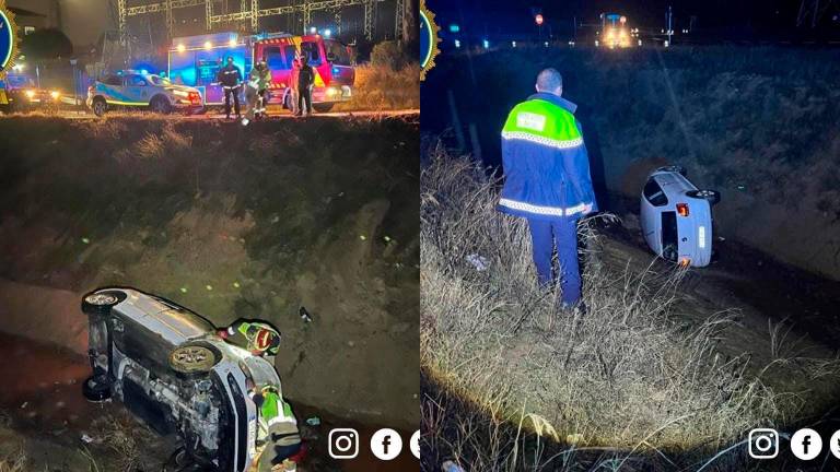Un vehículo se sale de la calzada y cae por un terraplén en Linares Un vehículo se sale de la calzada y cae por un terraplén en Linares