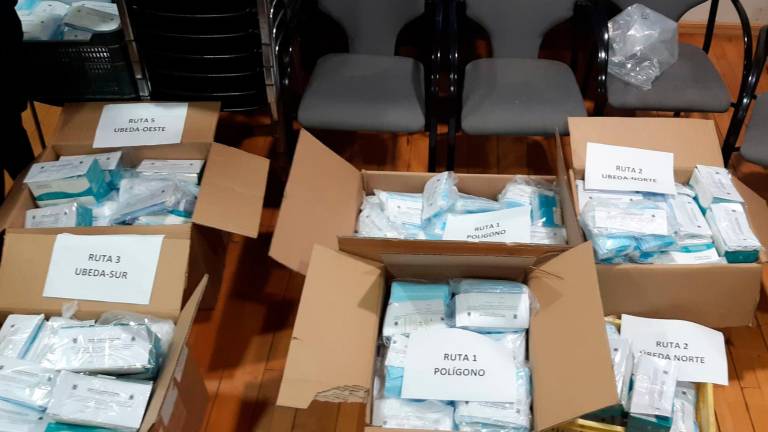 Más de 11.000 mascarillas llegan a unas 300 empresas Más de 11.000 mascarillas llegan a unas 300 empresas