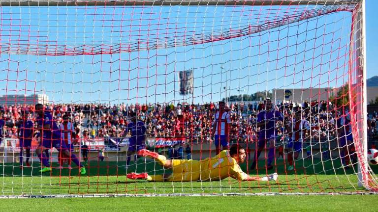 El Real Jaén se estrella ante el muro de Romero