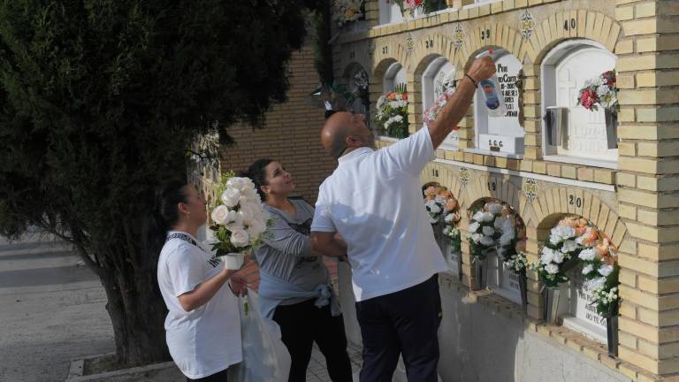 Visita de culto a los seres queridos Visita de culto a los seres queridos
