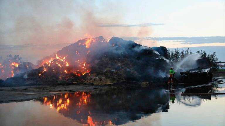 El fuego calcina España: dos muertos y más de una docena de incendios El fuego calcina España: dos muertos y más de una docena de incendios