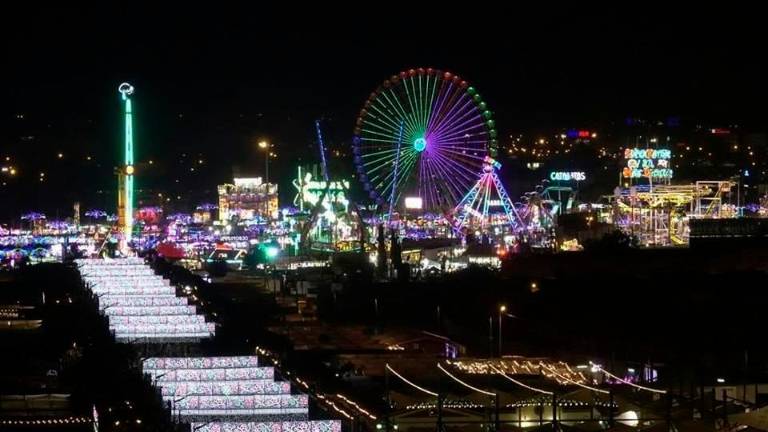 Diez personas atendidas por una posible intoxicación alimentaria en la Feria de Málaga Diez personas atendidas por una posible intoxicación alimentaria en la Feria de Málaga
