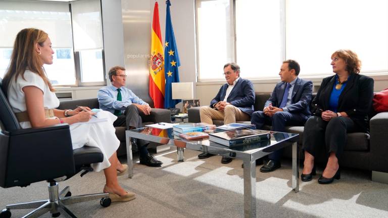 Feijóo urge a bajar IVA de productos básicos y deflactar el IRPF, tras anunciar el Gobierno impuesto a grandes fortunas Feijóo urge a bajar IVA de productos básicos y deflactar el IRPF, tras anunciar el Gobierno impuesto a grandes fortunas
