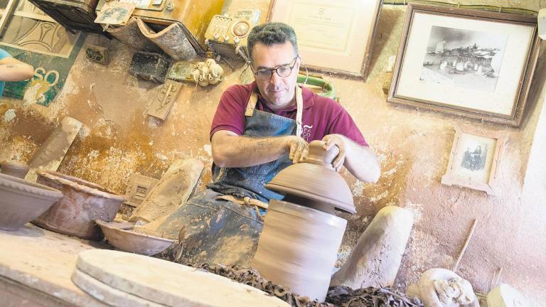 Pablo Tito se hace con el premio de cerámica tradicional de La Rambla Pablo Tito se hace con el premio de cerámica tradicional de La Rambla