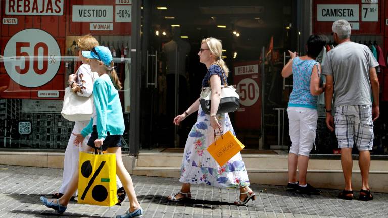 ¿Cuánto gastan los jiennenses en vestuario y calzado al año? ¿Cuánto gastan los jiennenses en vestuario y calzado al año?