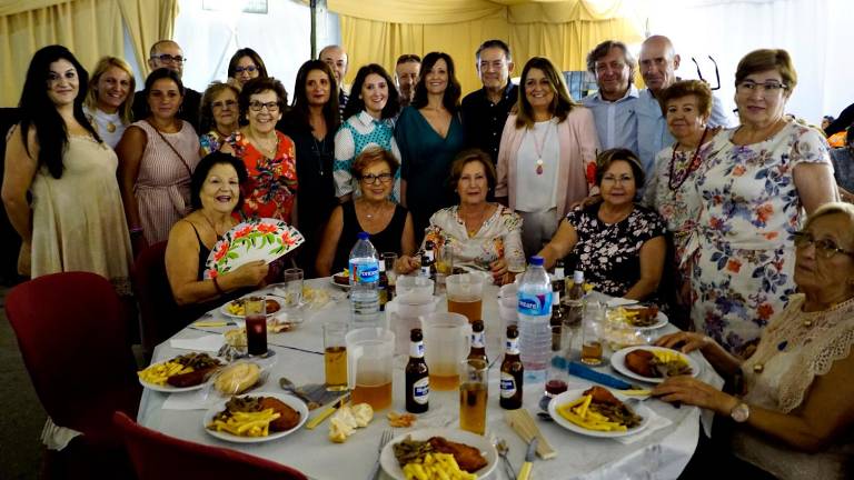 Las personas más longevas disfrutan de la celebración