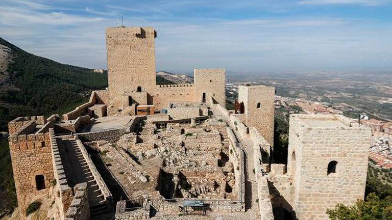 Jaén recupera la titularidad del Castillo y el poblado de Otíñar 200 años después Jaén recupera la titularidad del Castillo y el poblado de Otíñar 200 años después