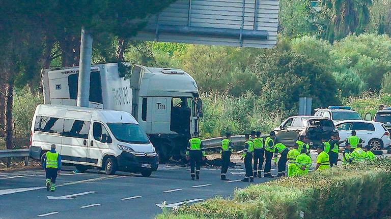 El juez manda a prisión al camionero del accidente mortal de Sevilla por riesgo de fuga El juez manda a prisión al camionero del accidente mortal de Sevilla por riesgo de fuga